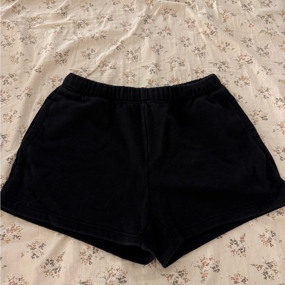 Skims Shorts in Onyx Size Small - Picture 1 of 2